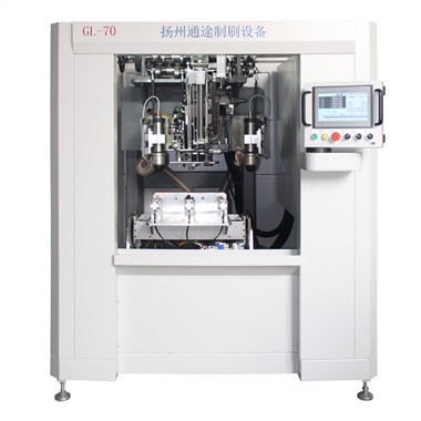 Mesin Sikat Tufting Empat Sumbu dengan Penutup